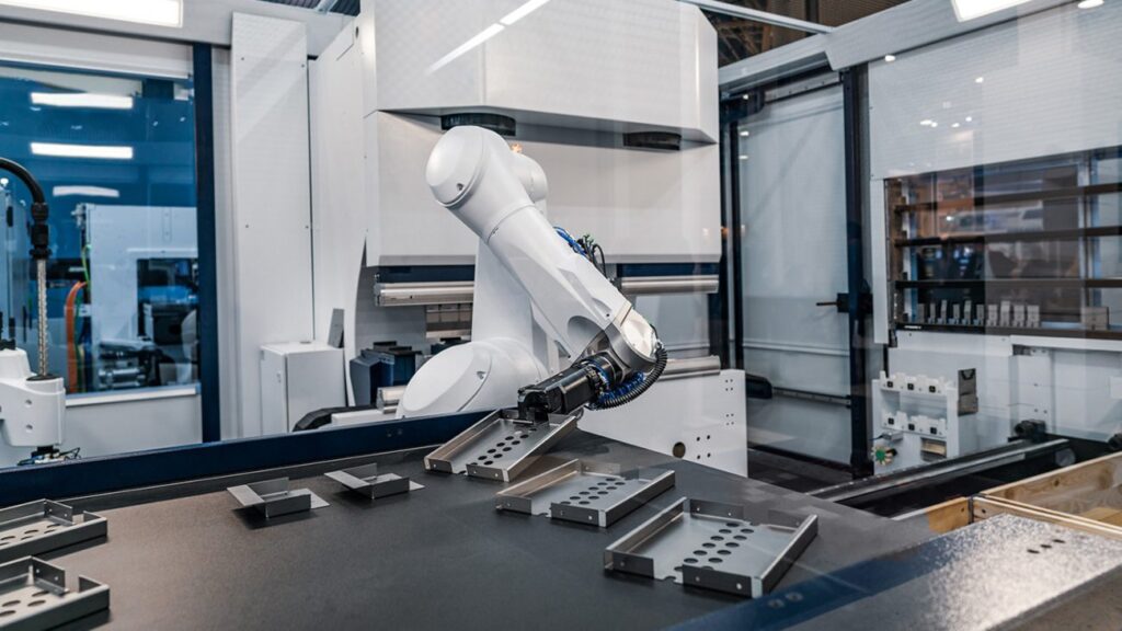 robotic arm modern industrial technology DUCYZJ7 1300x731 1